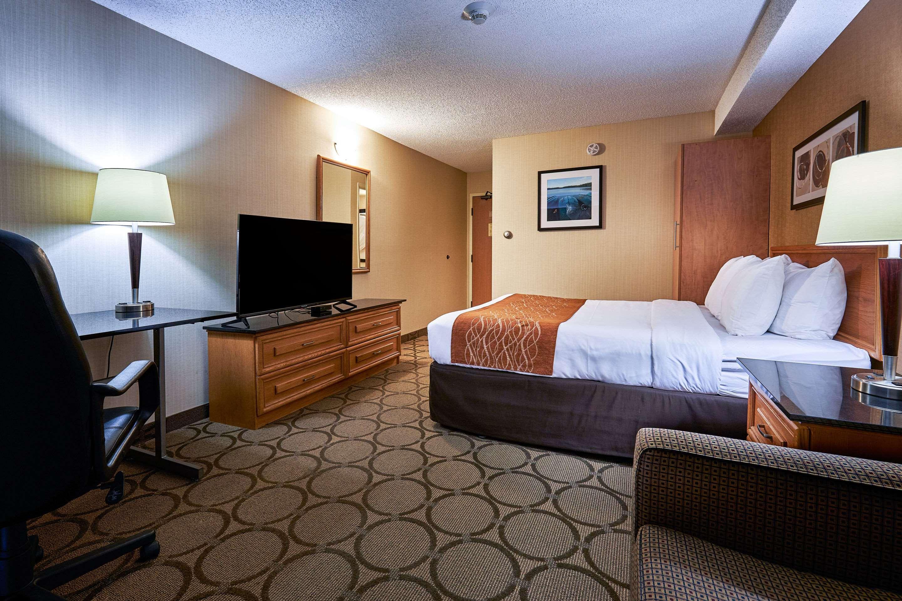 Comfort Inn Rouyn-Noranda Exterior foto