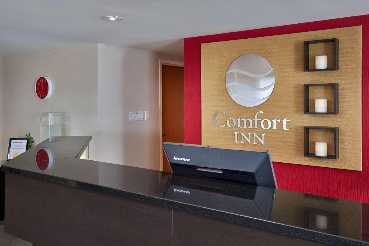 Comfort Inn Rouyn-Noranda Exterior foto