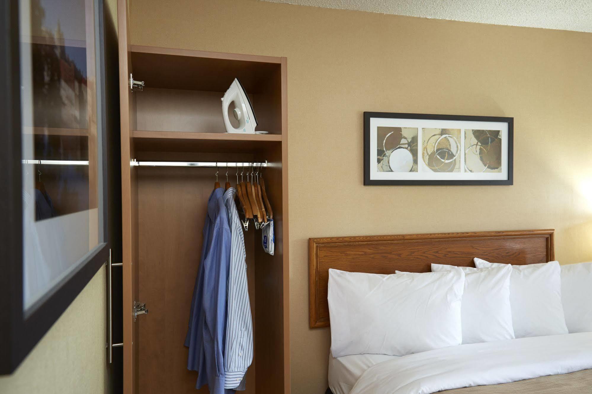Comfort Inn Rouyn-Noranda Exterior foto