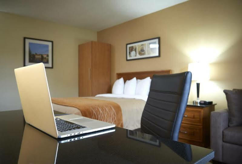 Comfort Inn Rouyn-Noranda Exterior foto